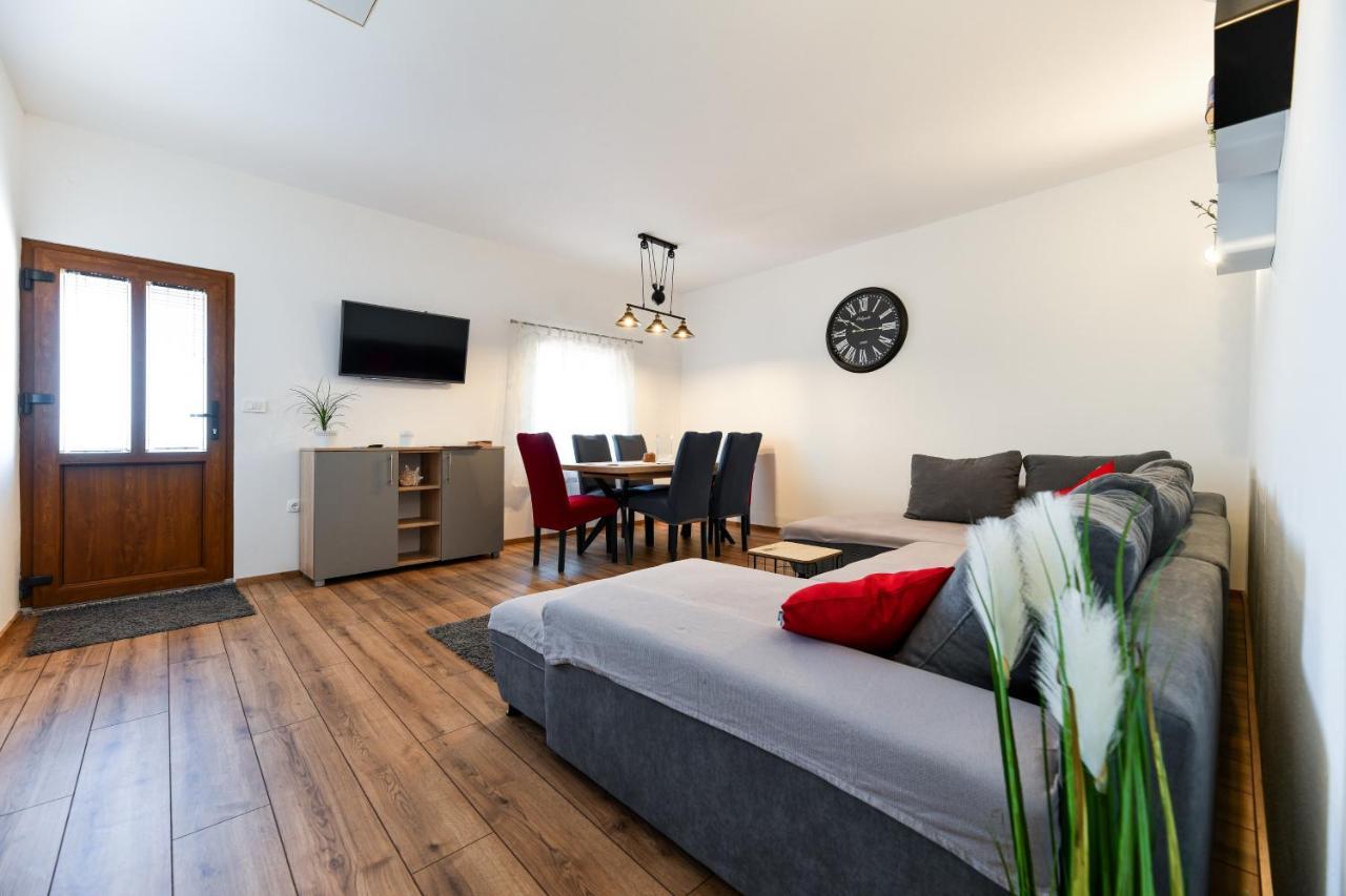 Holiday Home Skevini Dvori Стариград-Пакленица Экстерьер фото